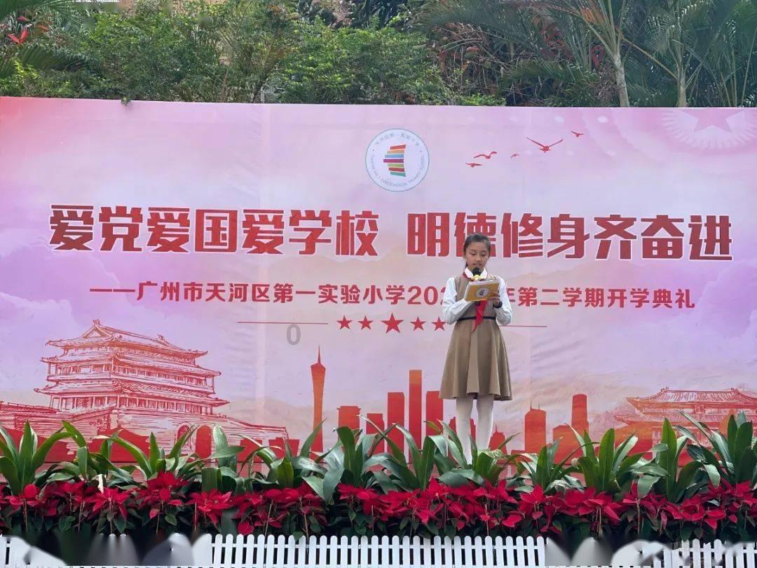 猫咪很喜欢猫抓板，那它抓猫抓板是什么感觉？